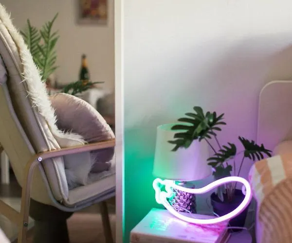 Urban Corvin - Ac & Metro Access